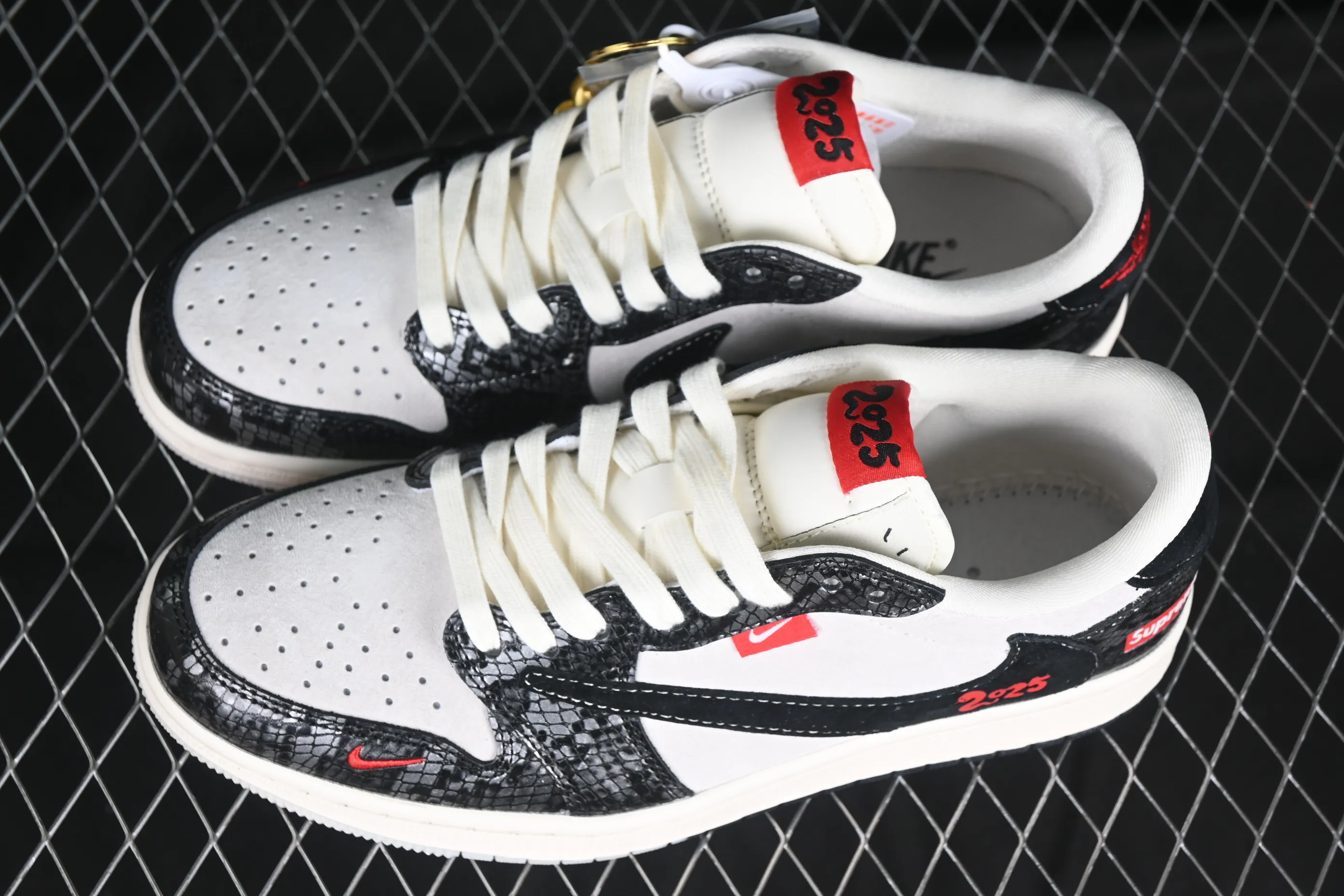 All categories Air Jordan Jordan series basketball shoes Air Jordan 1 Low High-end customized low-top sneakers Travis Scott x Fragment Design x Air Jordan 1 Low OG SP AJ1 Joe 1 Sup joint black scale two-color low-top cultural casual sneakers DM9288-010